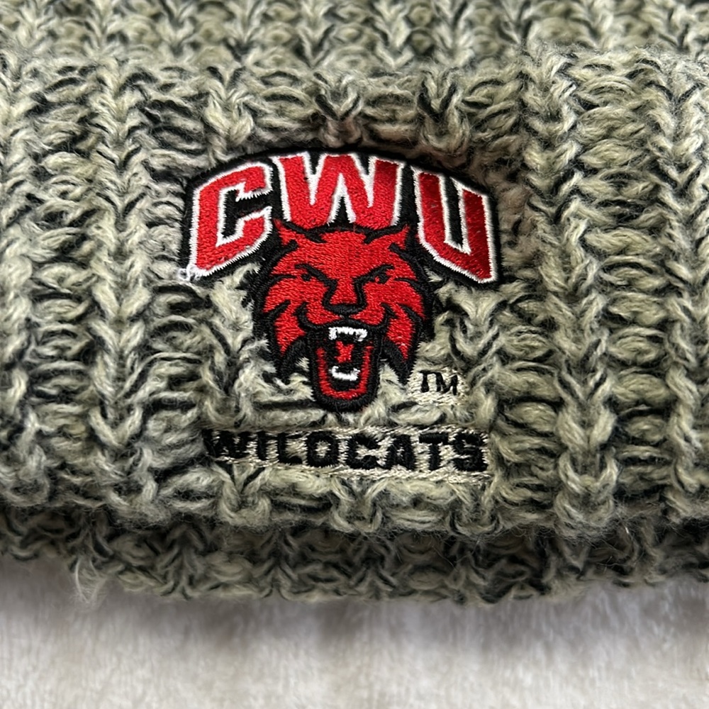 CENTRAL WASHINGTON UNIVERSITY: WILDCATS POM BEANIE